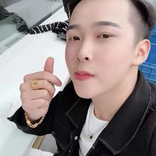 小🐷哥哥。
