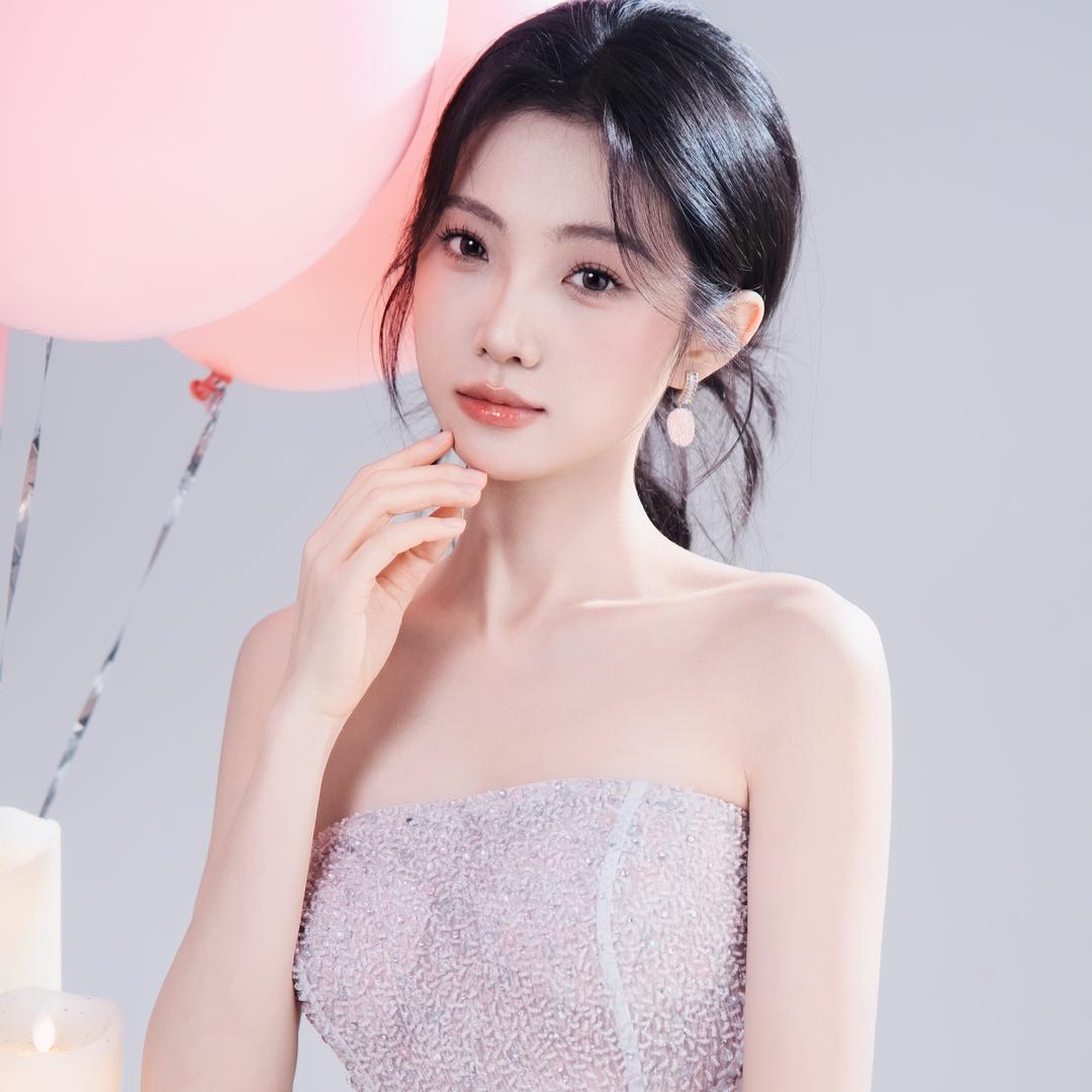 小白🌟⁷¹¹