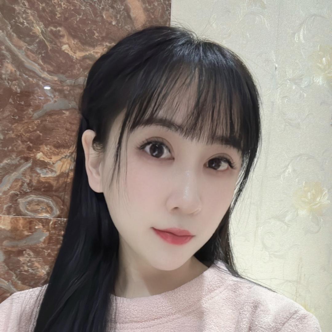 @何芊