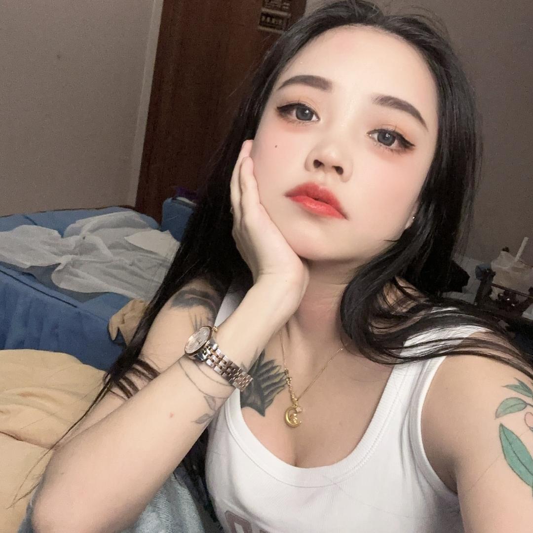 飞 机。。🦋