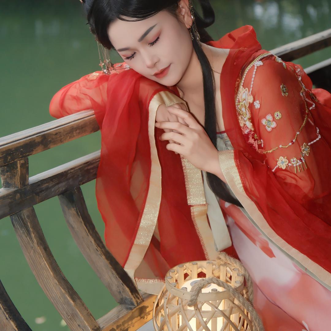 用一朵花 衬一种美