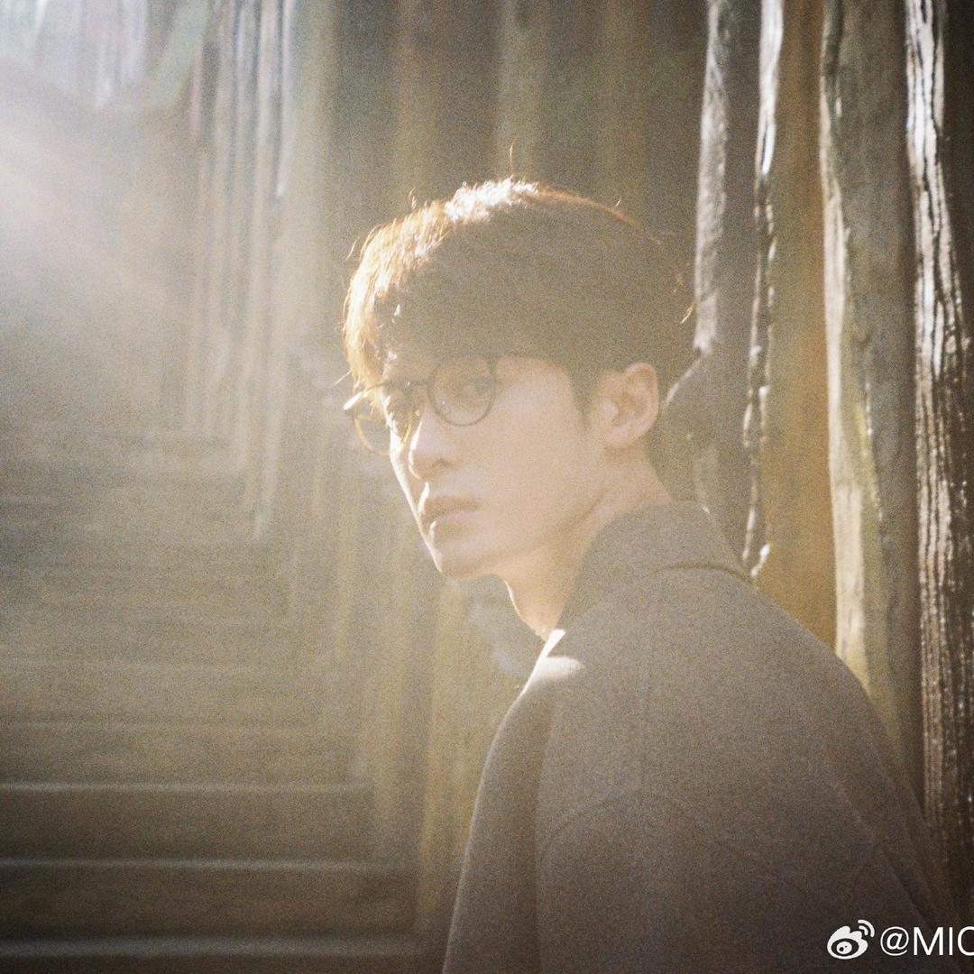 临街买一束月光