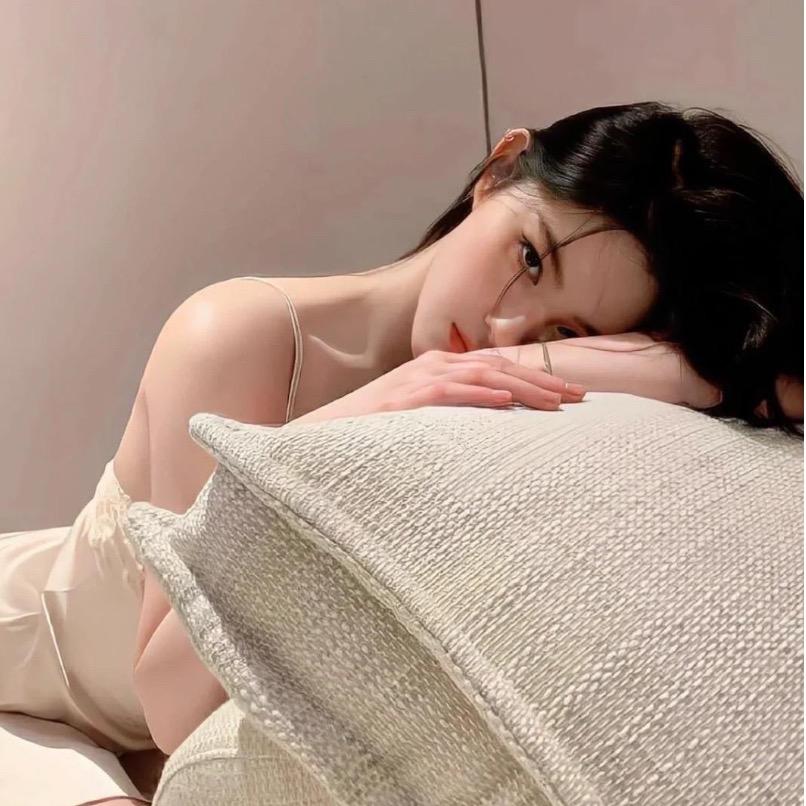 覔