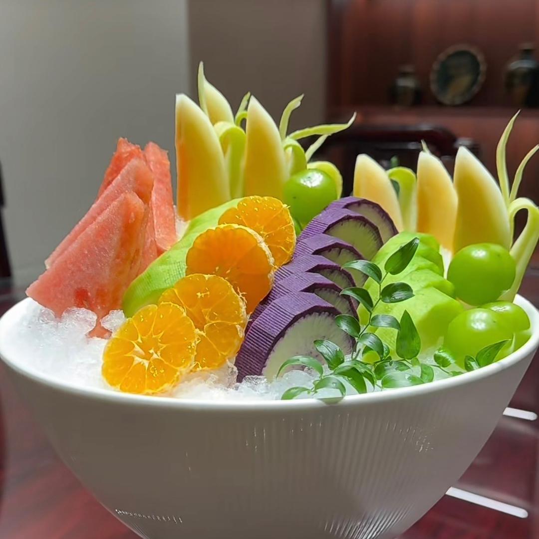 热心的小王；
