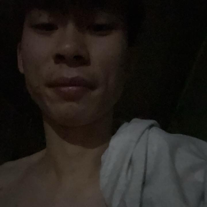别皱眉，你笑得时候