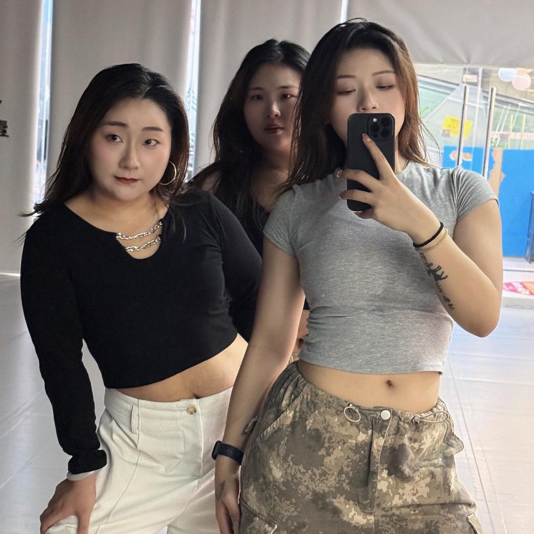 叁舞女团.SHE