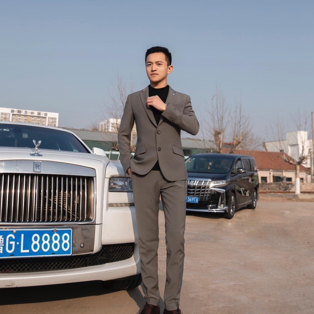 一龙的小汽车🚗(婚庆，租赁，微首富购车