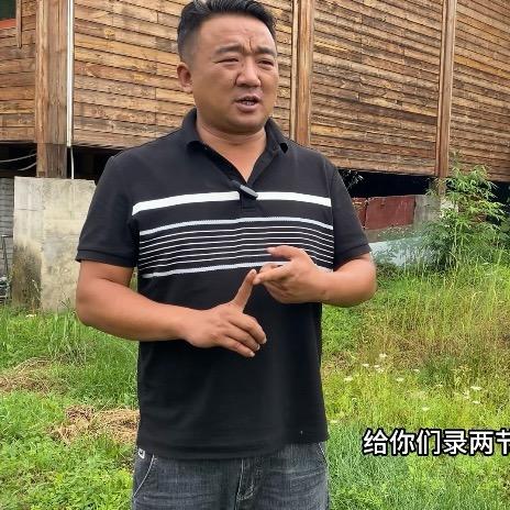小拾（那个黑男人）