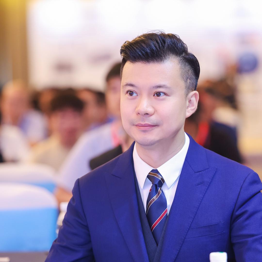 巨橙胡校长