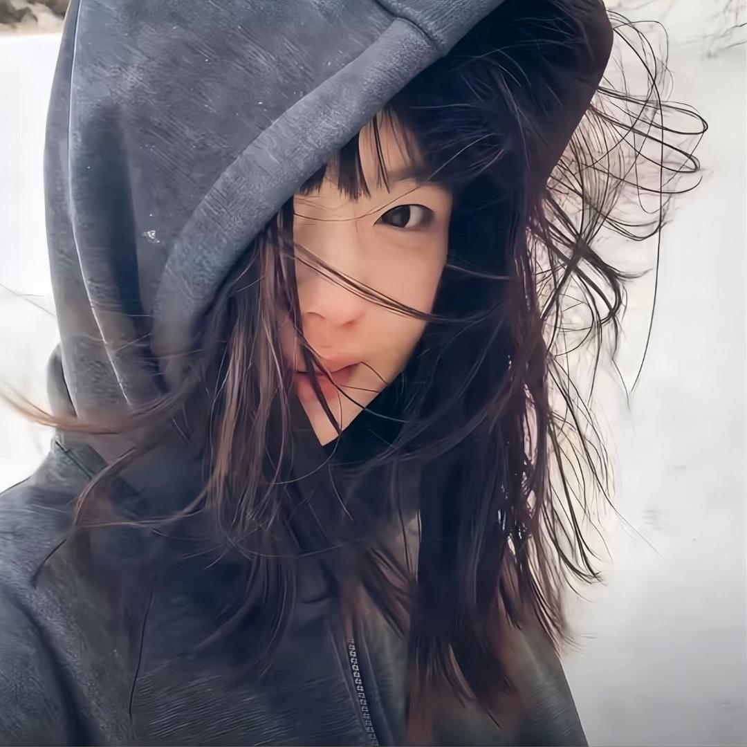 李微微.