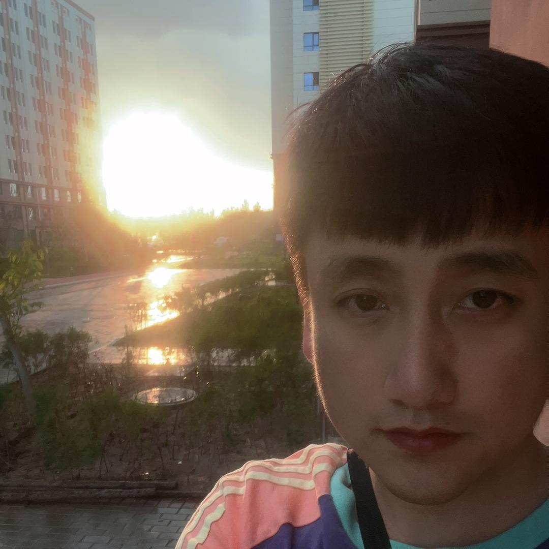白色乌鸦🐦‍⬛