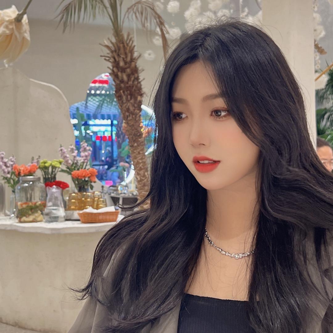 塔斯汀中国汉堡推荐官-小露