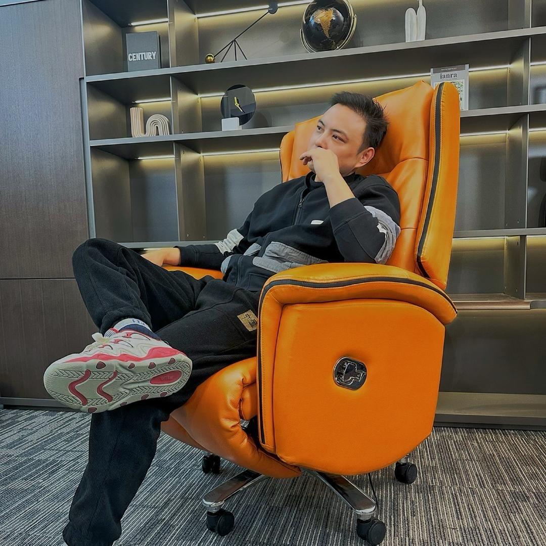 卖椅子的龙哥