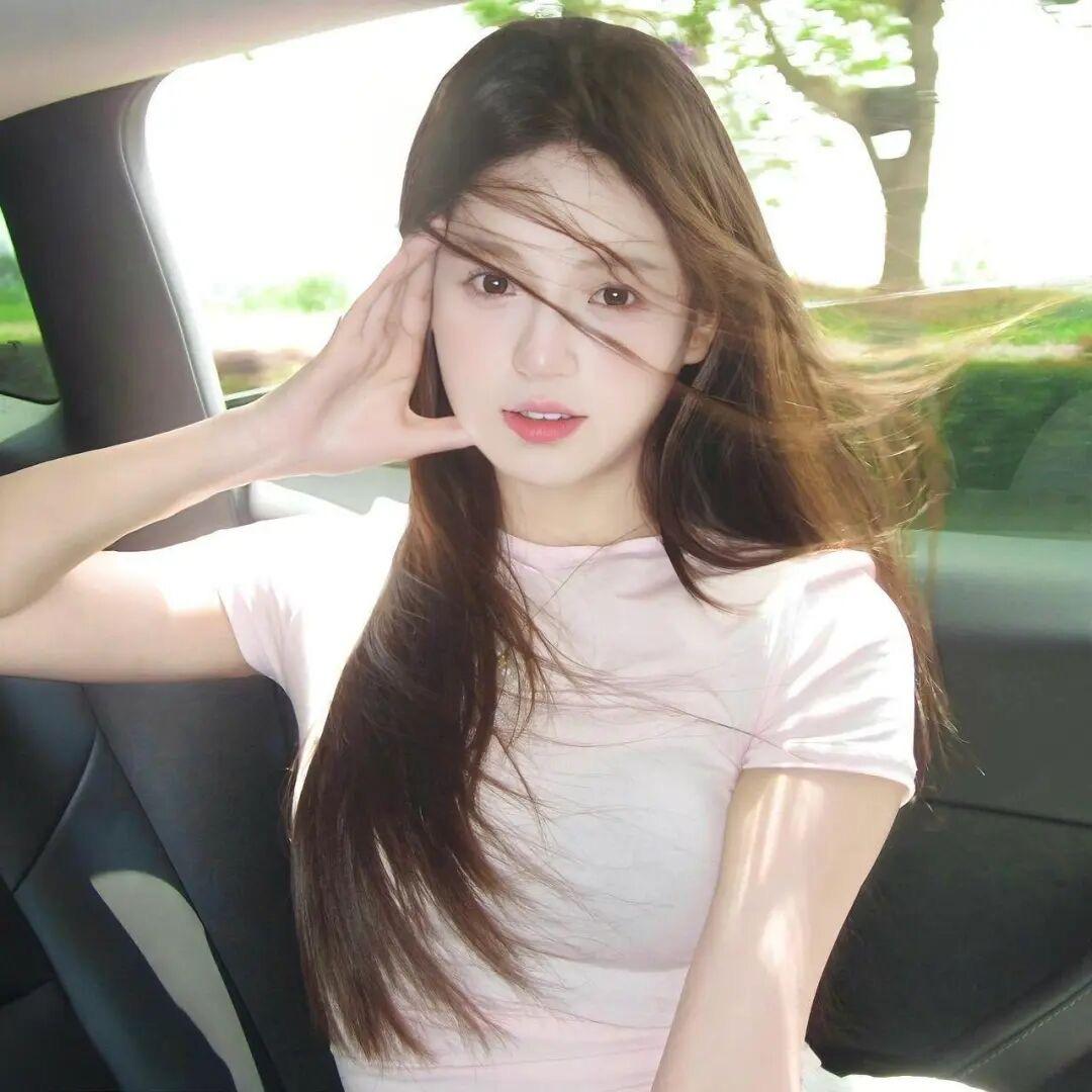 小晗吐泡泡.