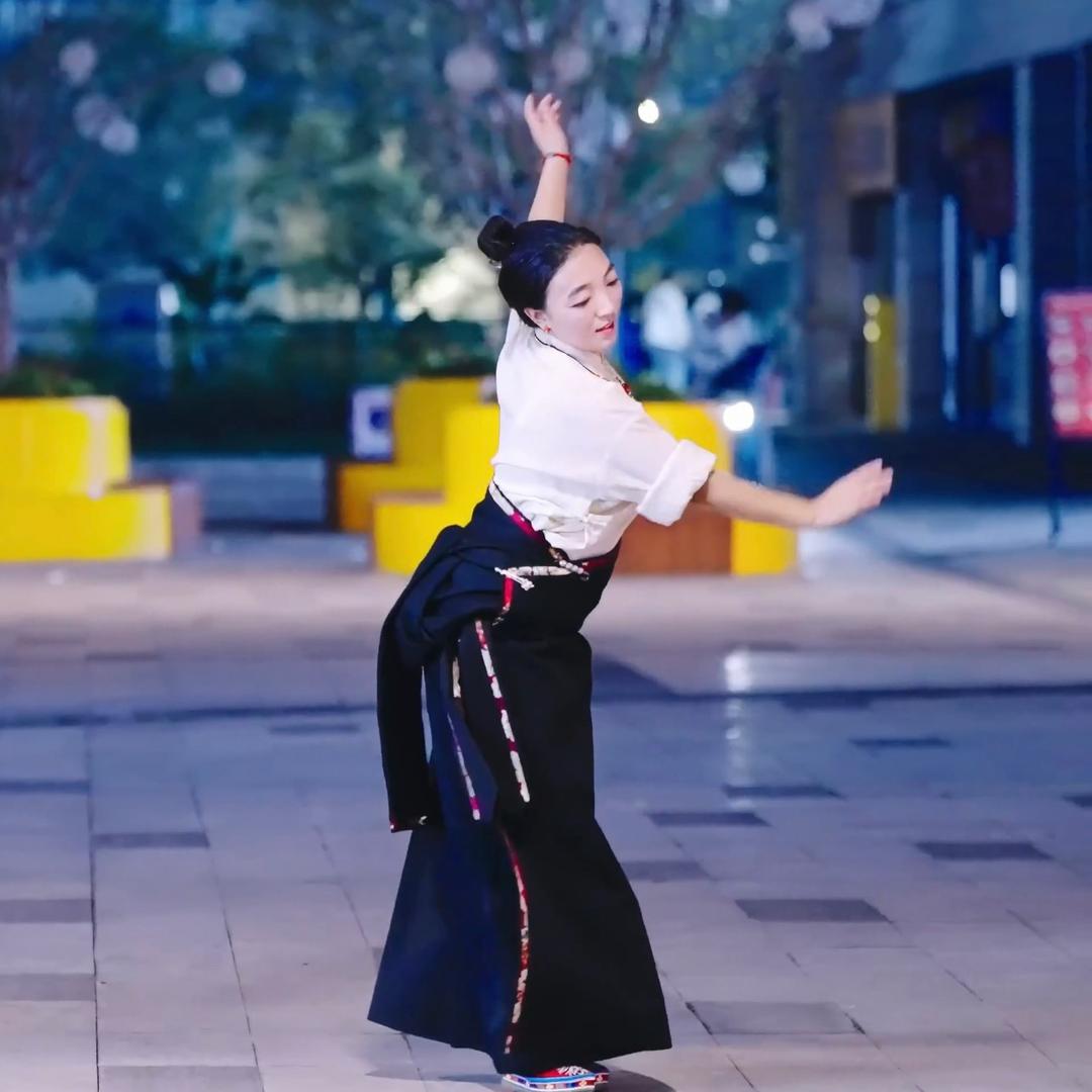 理塘卓玛💃卓热查姆锅庄队