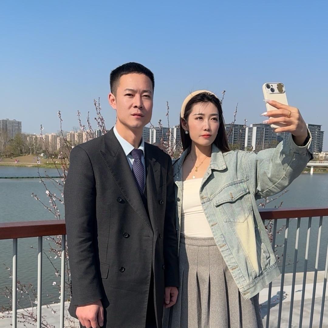 阿龙和瑶瑶的日常生活