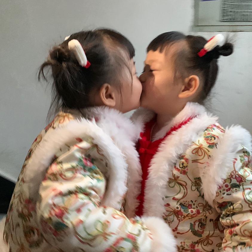 王👧🏻👧🏻