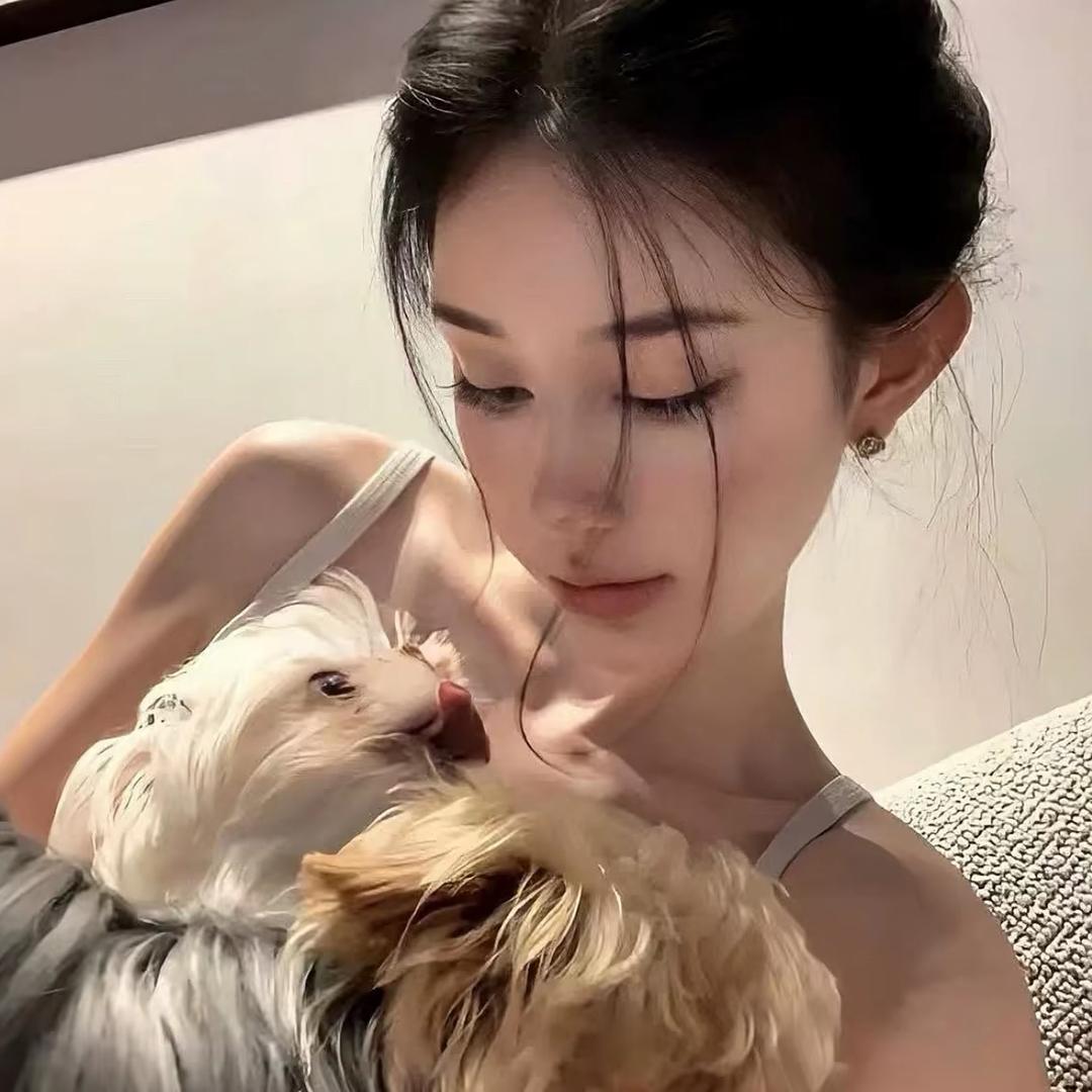 小小萱.