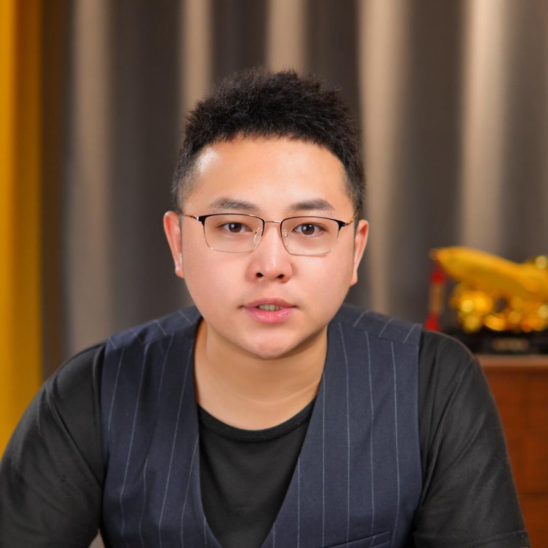 李华