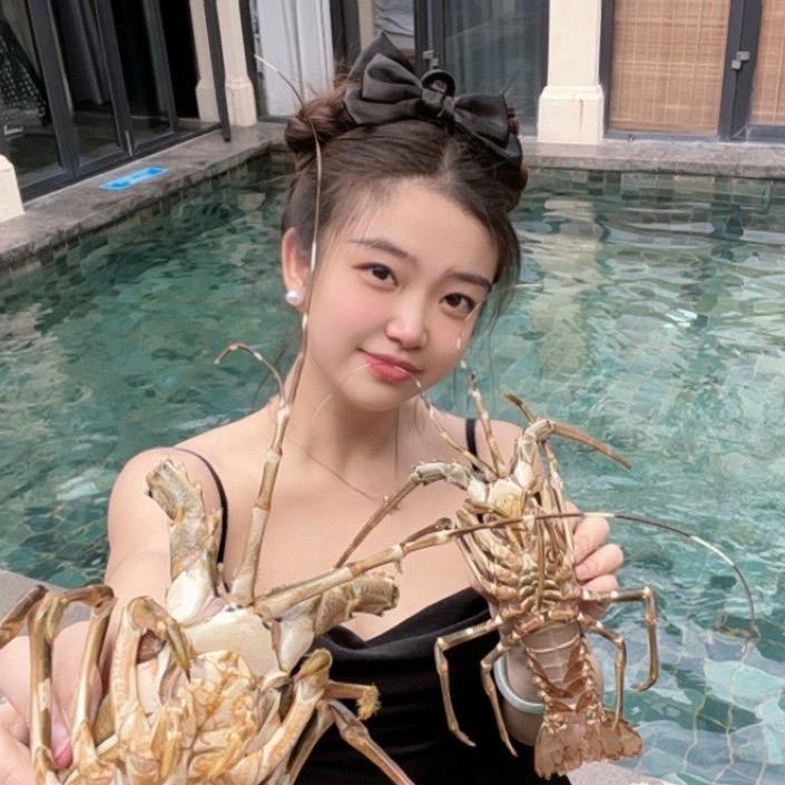 卖牛仔裤的美女