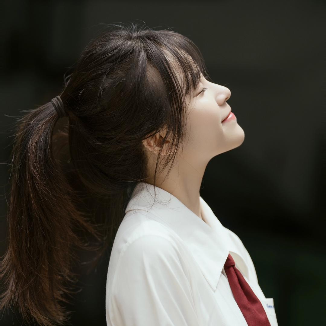 小何何