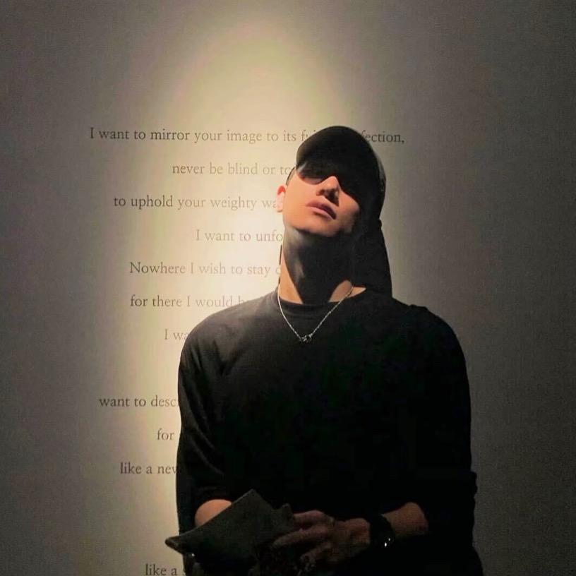 就一男的.💕