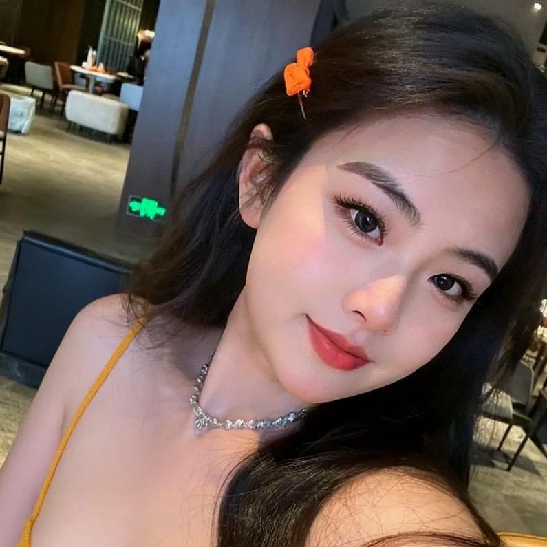 差一个小跟班。