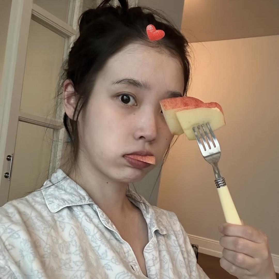酒窝还没长好