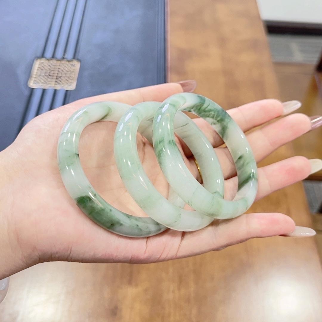 乾越珠宝天然玉石手镯
