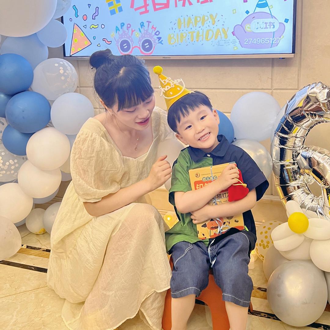 小芒果麻麻是美少女