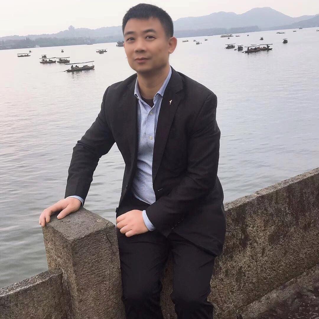 笑着看明天
