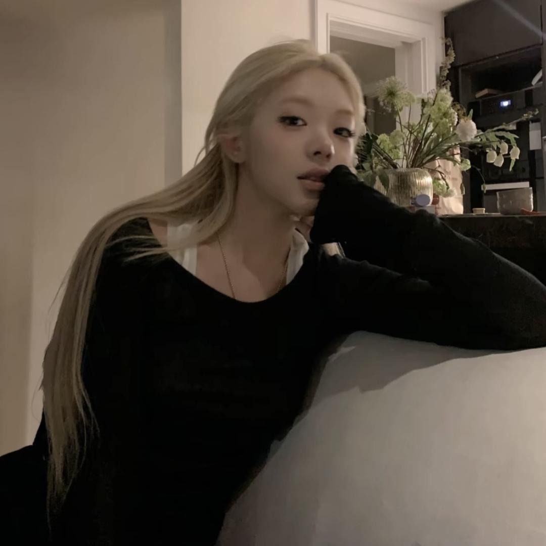 腼腆小美.