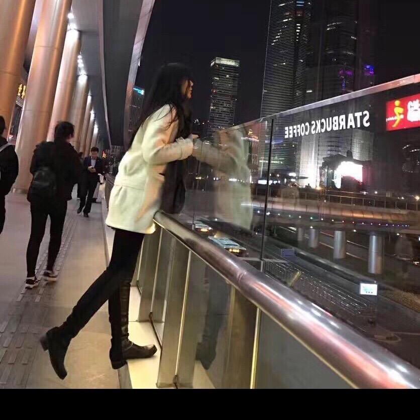 鲜花死在路边上