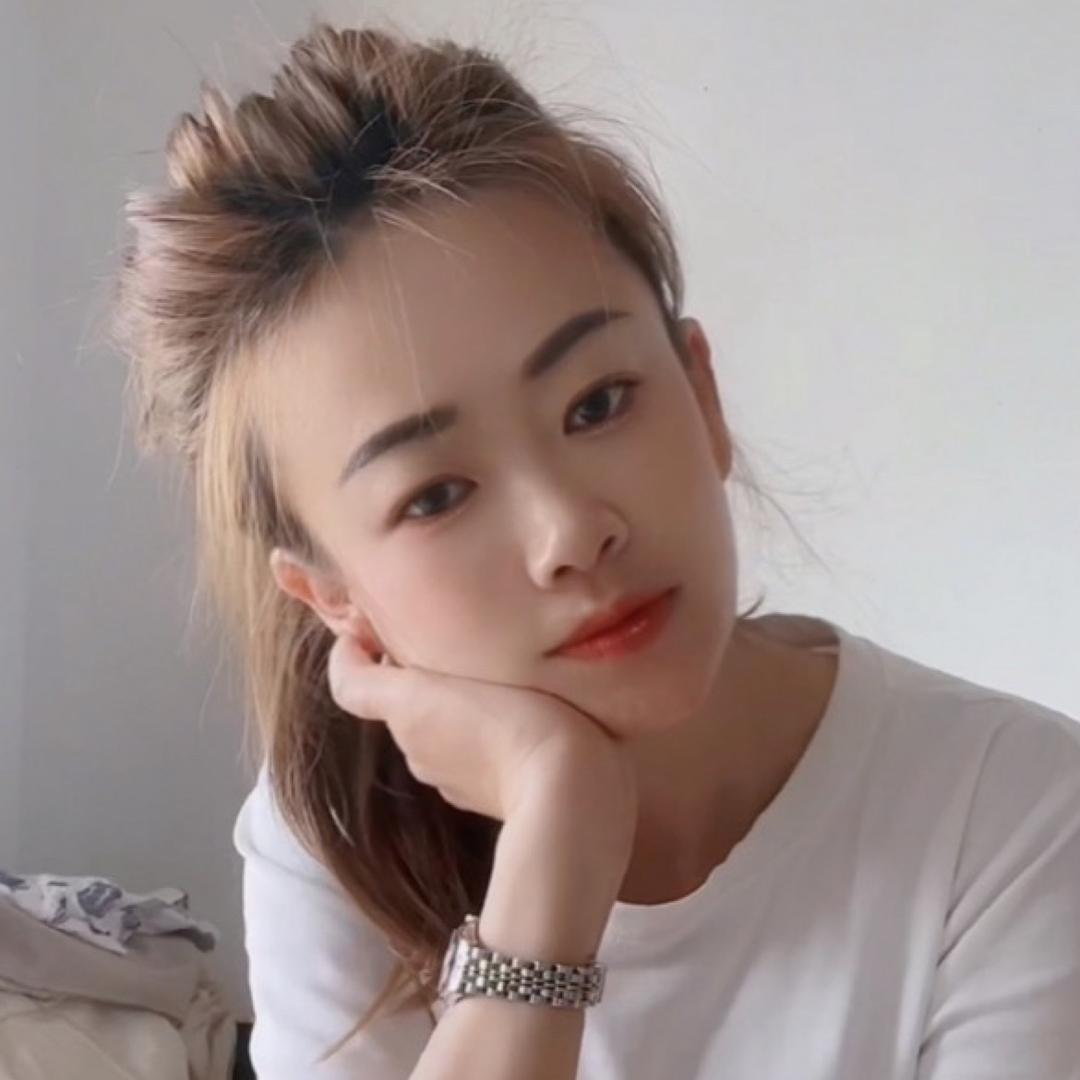 英  子