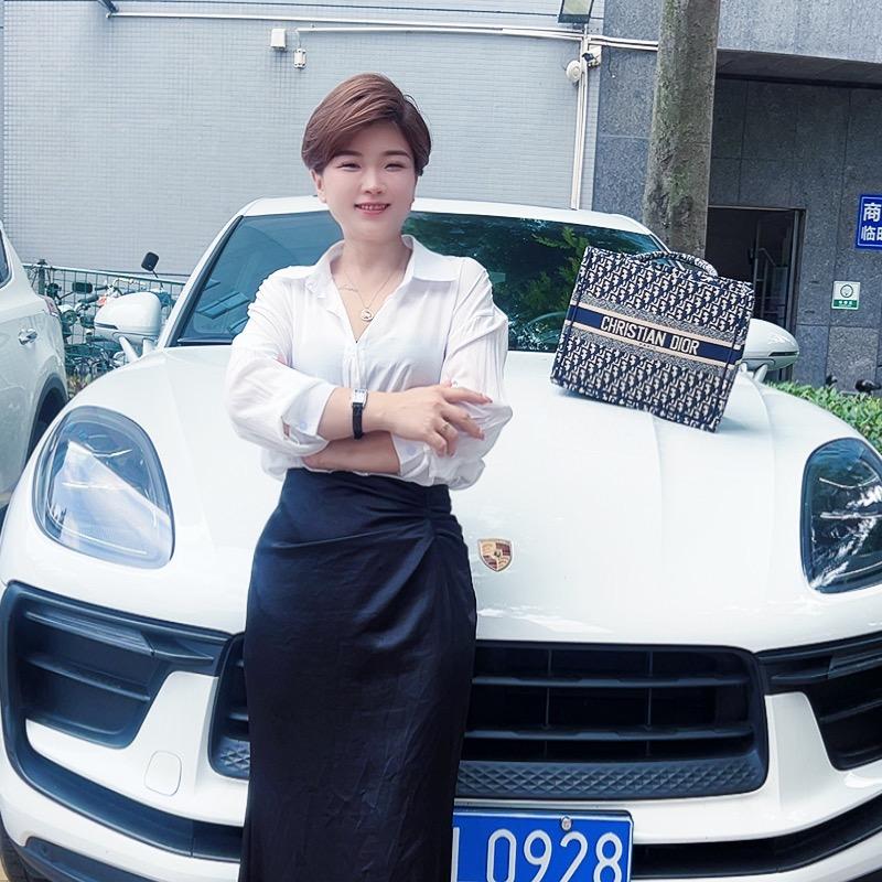 保时捷小姐姐