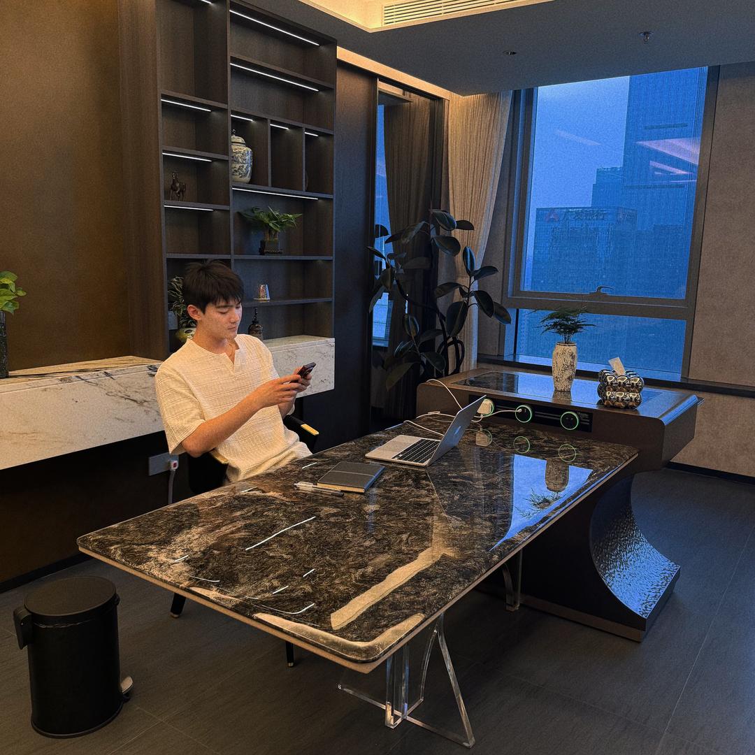 唐寅虎.小白大码女装