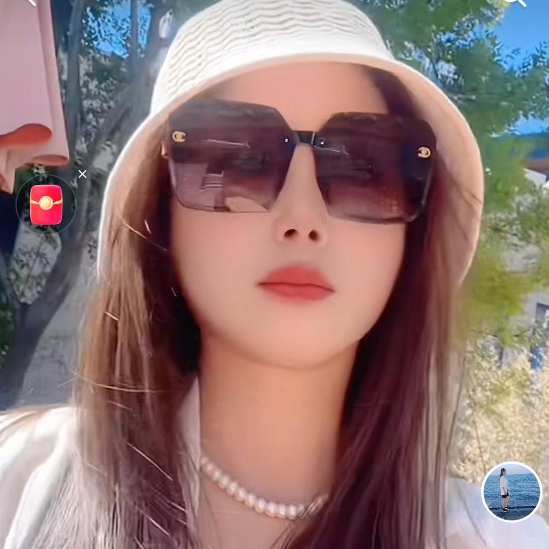 快乐的女生