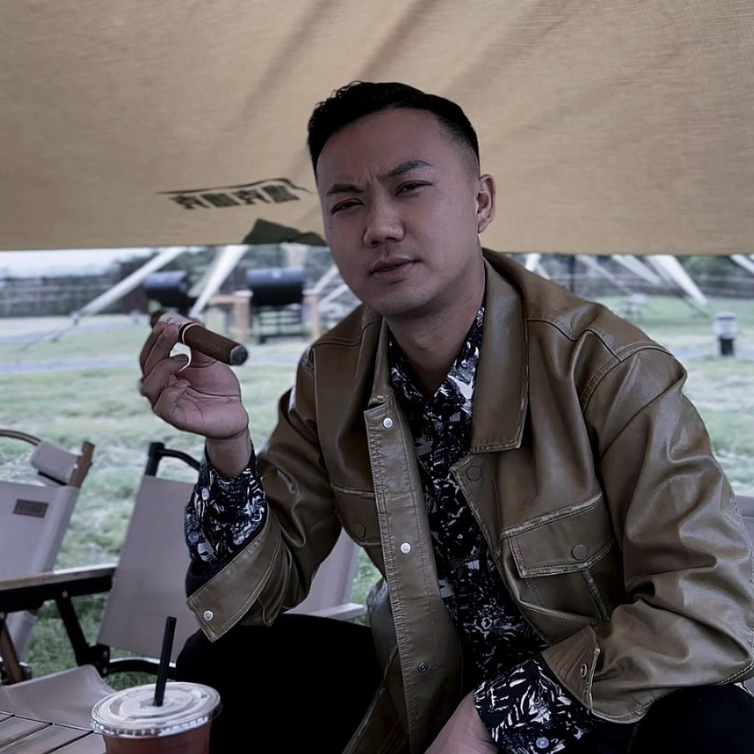 志明来了