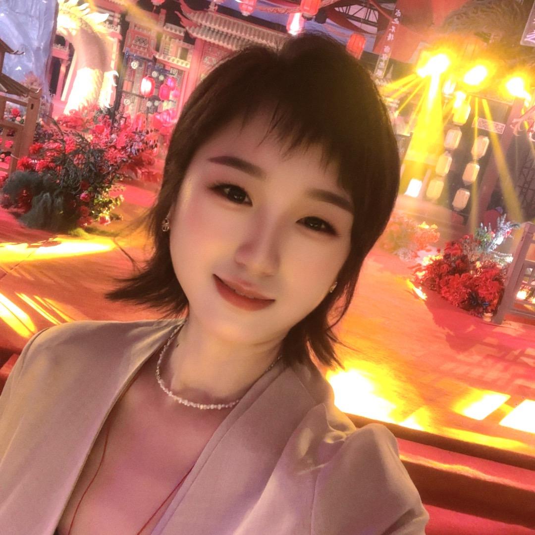 罗 罗 艺兰美甲美睫