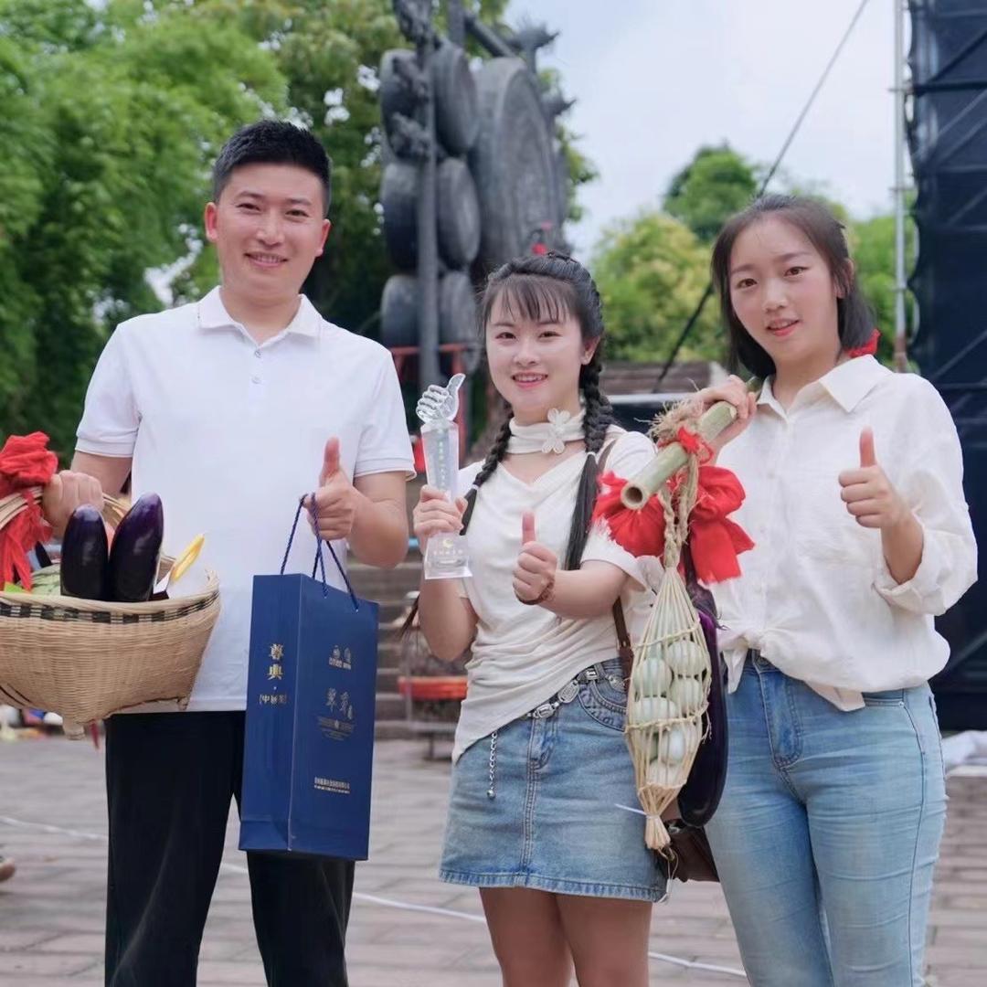 润妹一家人