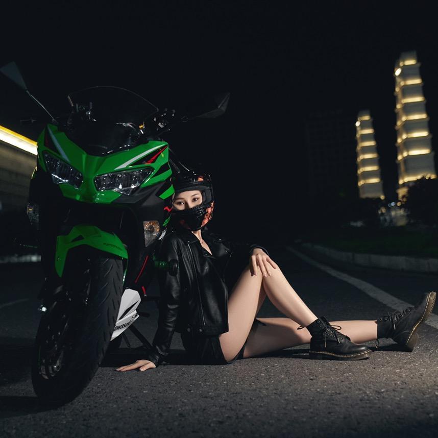 友记板娘