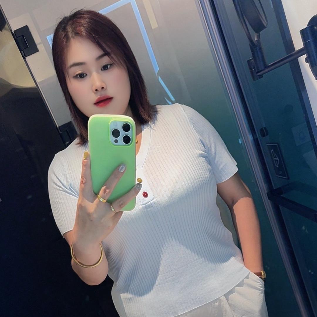 微胖的小姐姐哟😘