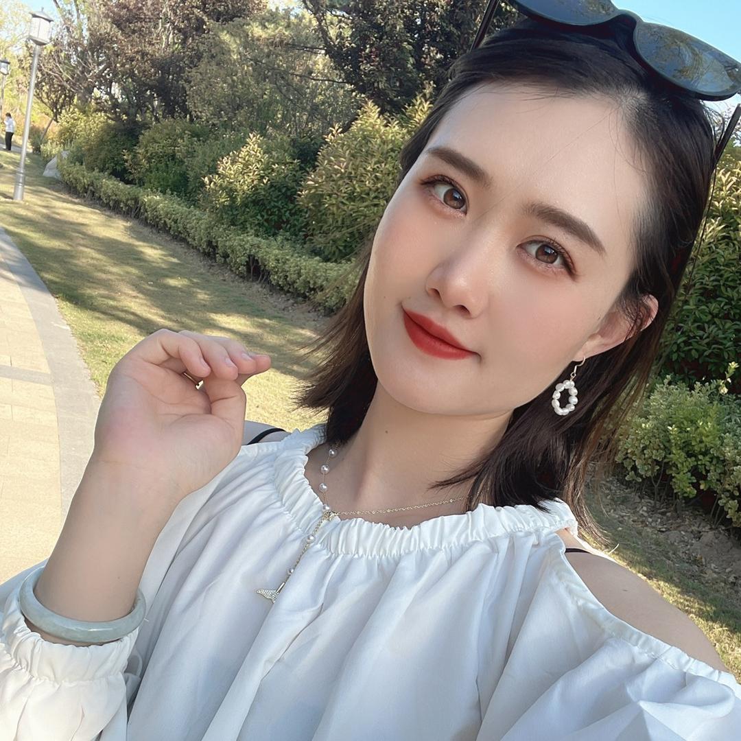 👧🏻¹⁹⁹⁵