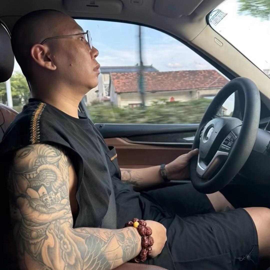 夫人,你也不想你丈夫失去工作吧