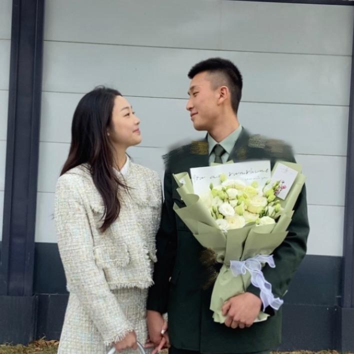 宛如一个智障