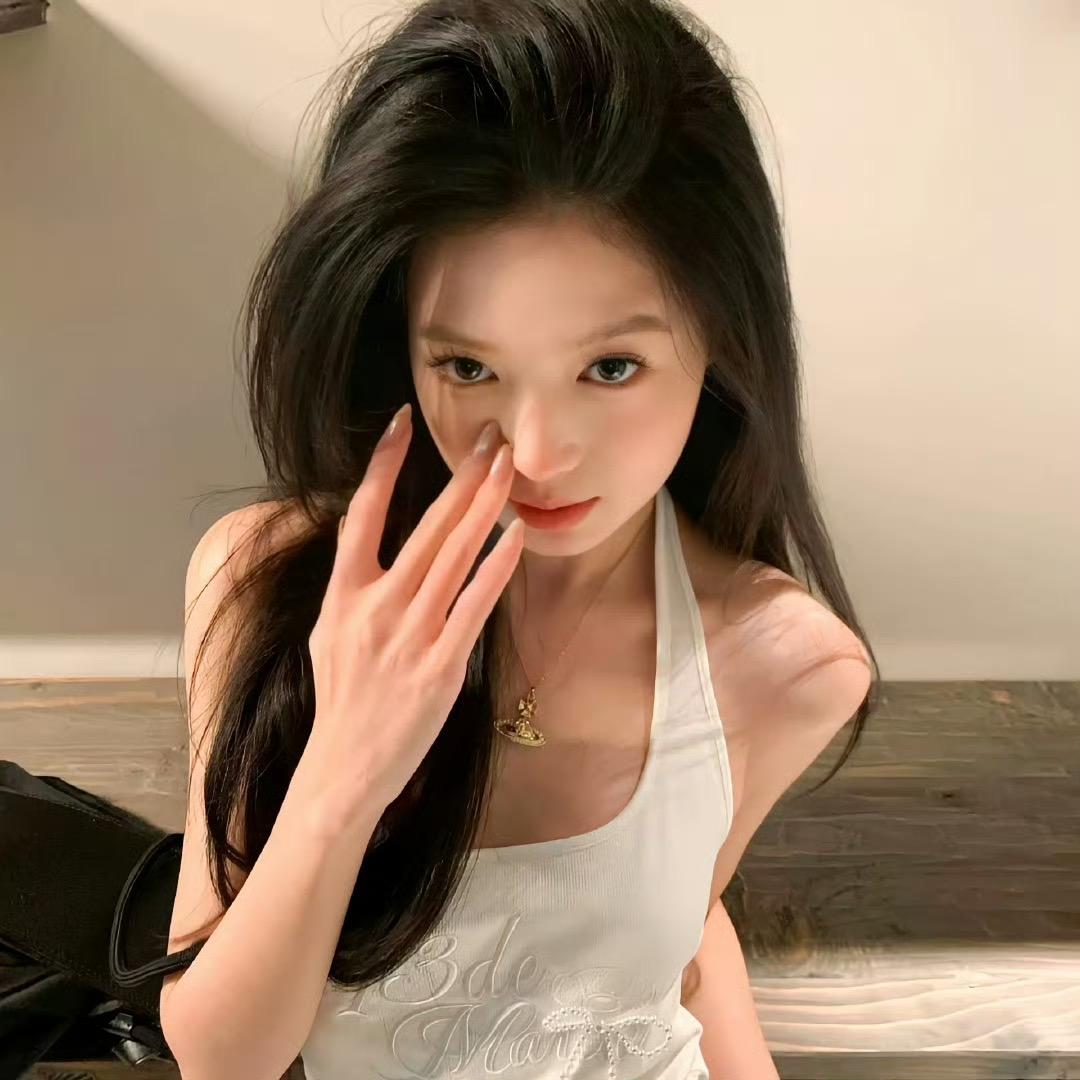 @辣条小姐姐