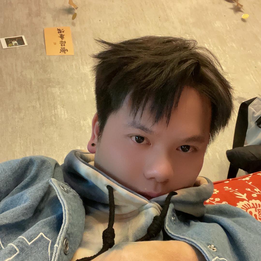 小胡子丶