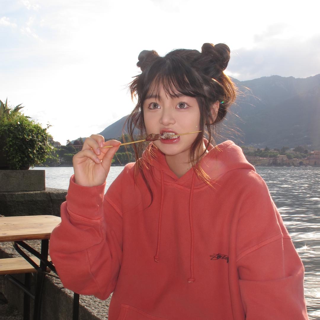 Bella何