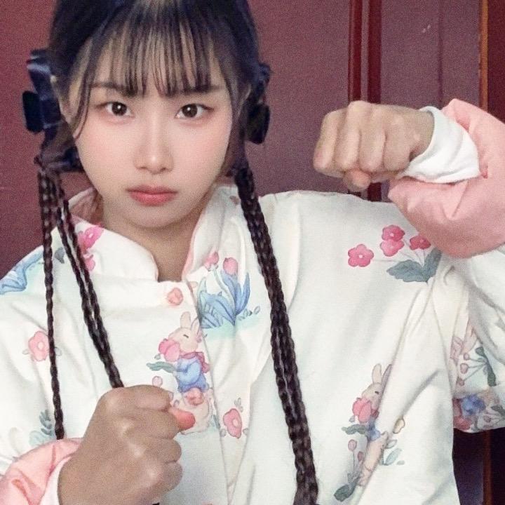 摆了个摆