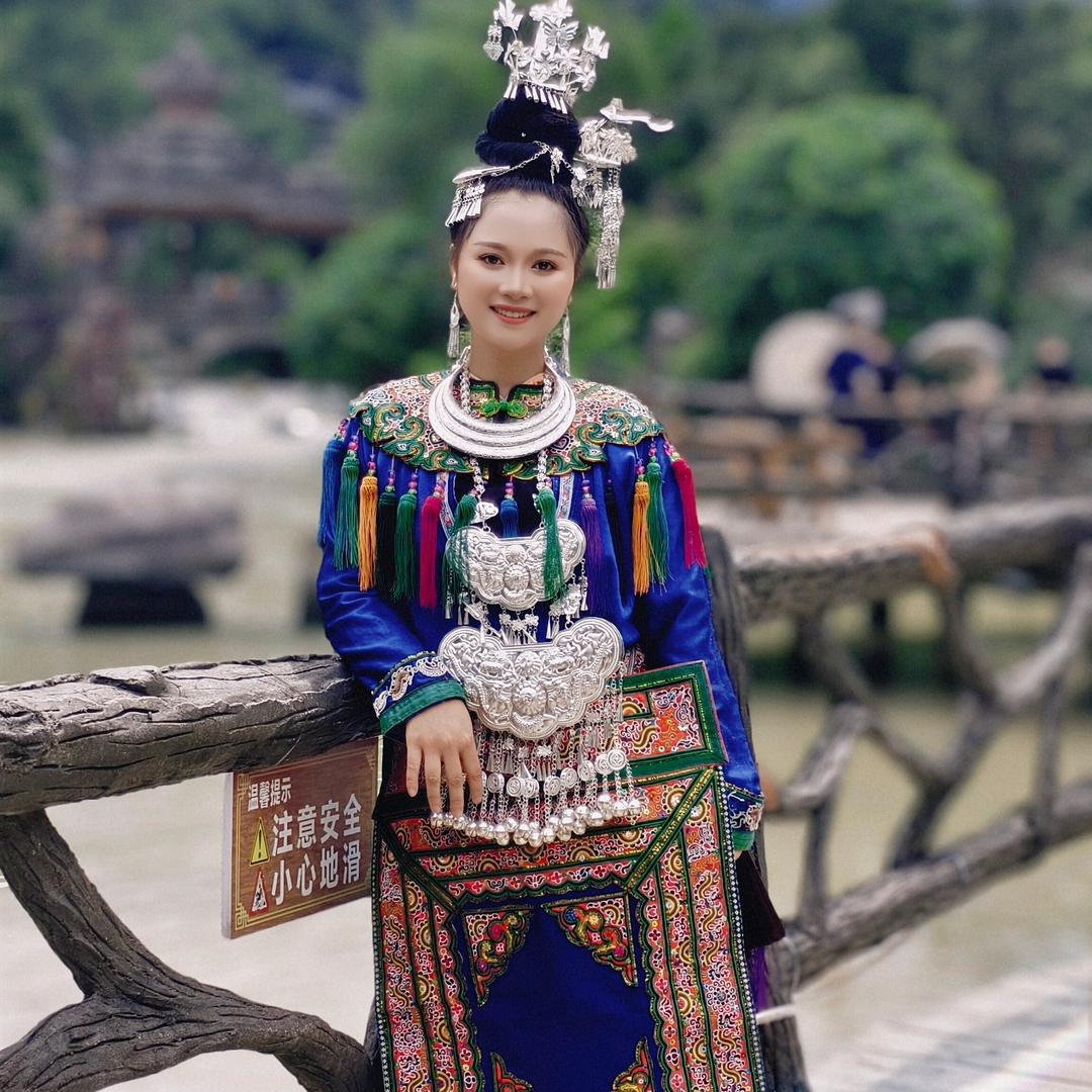 侗家婷儿